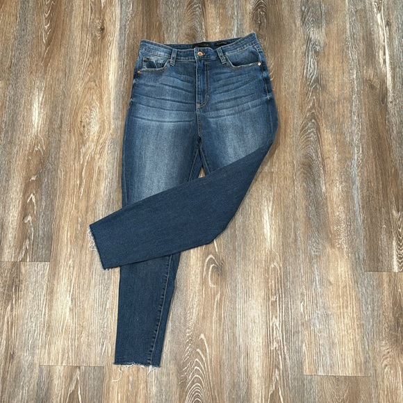 Kendall + Kylie Kountour High Rise Jeans size 13/31, worn once/great condition - Picture 6 of 8
